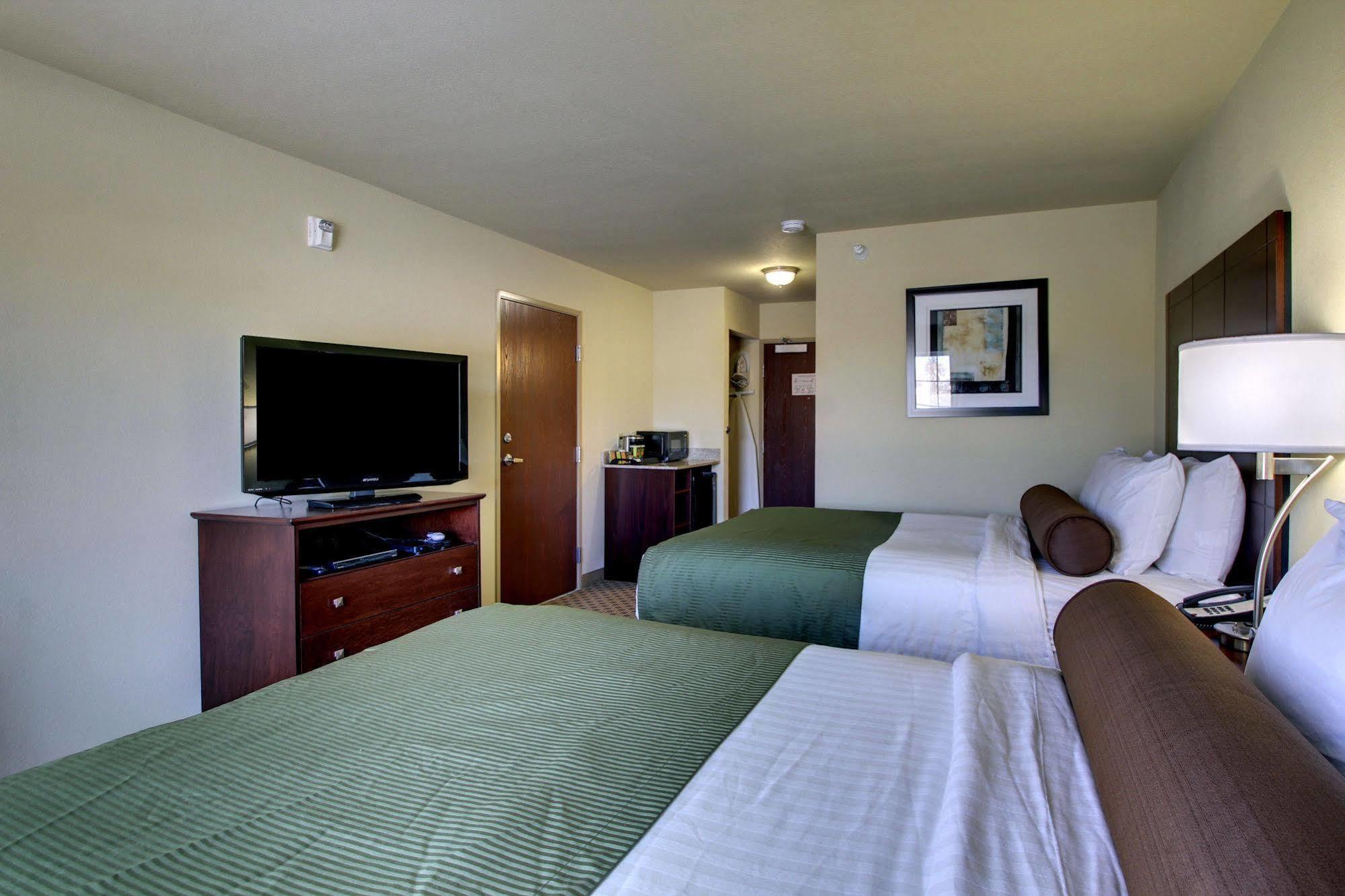 Cobblestone Inn&suites - 3*