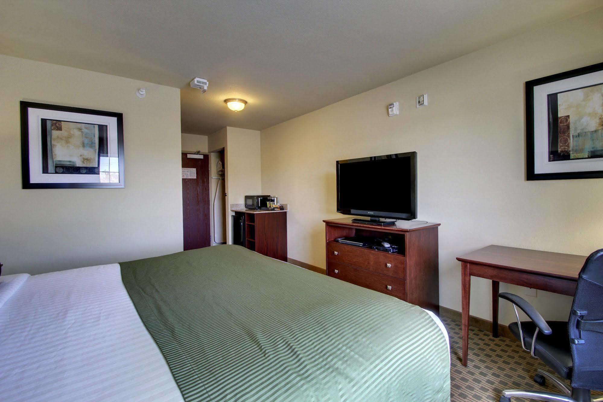 Cobblestone Inn&suites - 3*