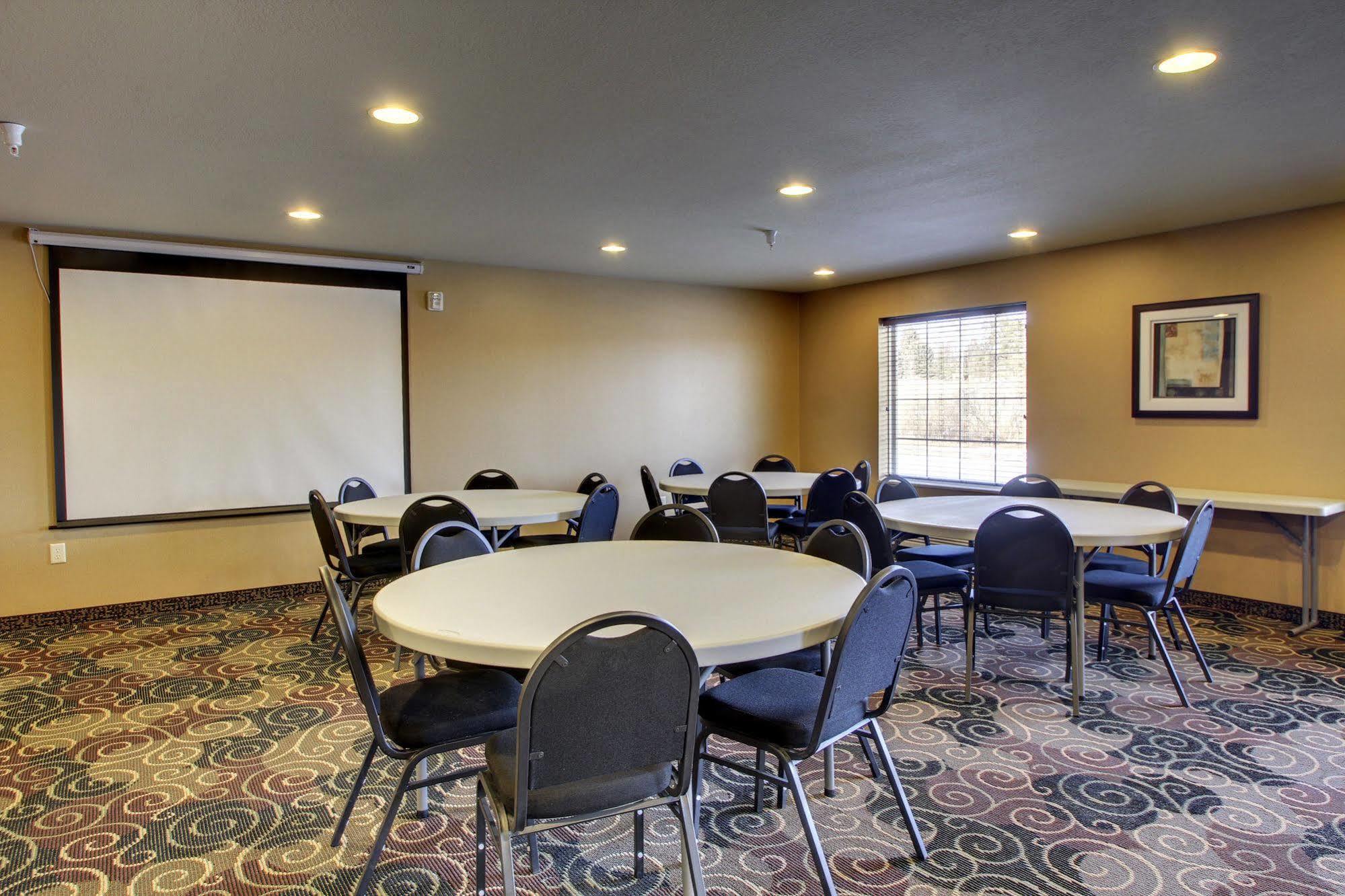 Cobblestone Inn&suites - 3*